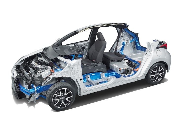 新型「ヤリス」のカットモデル。基本的なメカニズムが異なるモデルも含め、ヤリスの名を持つ車種は増えつつある。