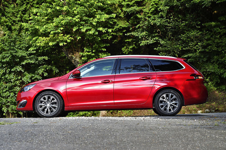 1.6リッターディーゼルエンジンを搭載する「308SWアリュールBlueHDi」。