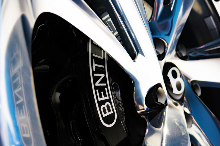 ベントレー・ベンテイガ ハイブリッド（フロントブレーキキャリパー）