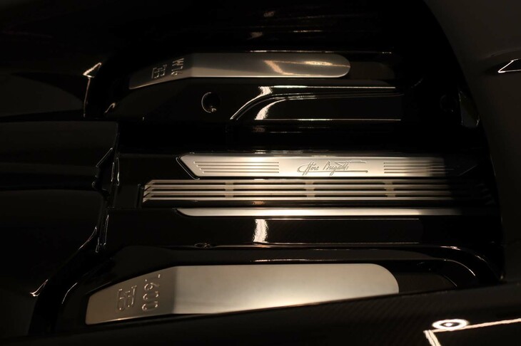 ブガッティW16ミストラル（W型16気筒ターボエンジン）