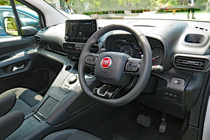 フィアット・ドブロ（インストゥルメントパネルまわり）