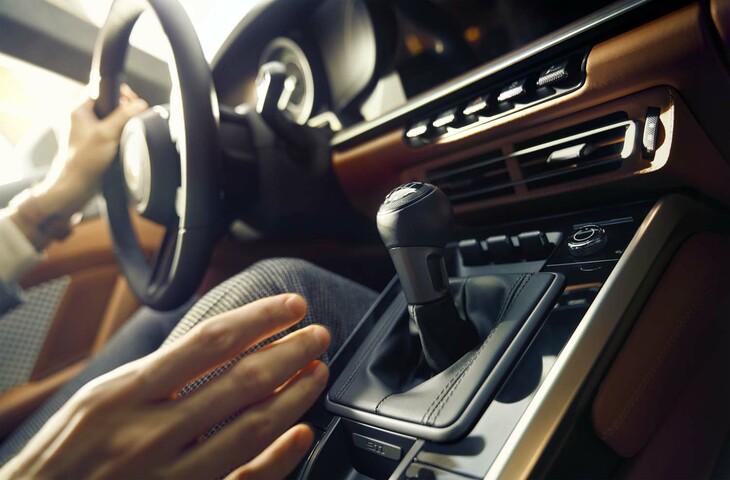 ポルシェ911スポーツクラシック（シフトノブ周辺部）