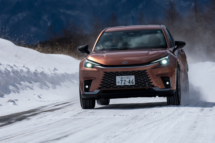 パワートレインは1.5リッター3気筒エンジンをベースとしたシリーズ・パラレルハイブリッド。4WDモデルはリアに6PSのモーターを搭載しているが、136PSのシステム最高出力はFWDモデルと変わらない。