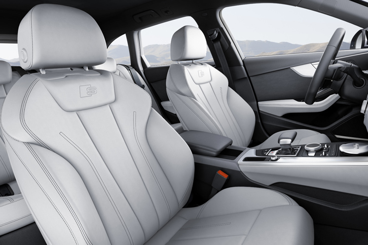 アウディS4アバント（フロントシート）