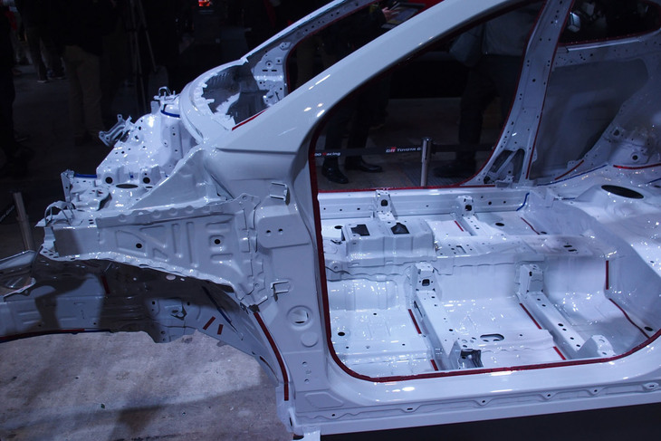 「GRヤリス」のホワイトボディー。