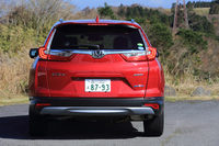 ボディーカラーは、全6色が用意される。試乗車に採用されていた「プレミアムクリスタルレッド・メタリック」は有償オプションとなる。