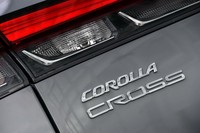 「カローラ クロス」のパワーユニットは、1.8リッター直4エンジンと、同排気量のハイブリッドシステムの2本立て。今回は前者に試乗した。