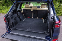 3列目シートを収納した荷室の様子。シートは床下にフラットに収納されるので、広々とした印象である。この状態での荷室容量は650リッター。