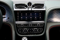 インフォテインメントシステムにはフォルクスワーゲングループ最新の「MIB3」を採用。携帯端末とのワイヤレス連携機能が備わっており、Apple CarPlayやAndroid Autoなどのミラーリングにも対応している。