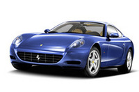 フェラーリ、新型2＋2クーペの写真を公開