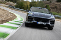 ポルシェ・カイエン ターボEハイブリッド クーペGTパッケージ