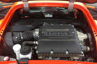 最高出力416PS／最大トルク410N・mを発生する、過給機付きのトヨタ製3.5リッターV6エンジンが搭載される。