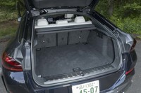 荷室の容量は580～1525リッター。クーペスタイルのため上部が大きく開口する。