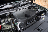 3リッター直6ディーゼルターボエンジンは最高出力が350PSに、最大トルクが700N・mに引き上げられた。マイルドハイブリッドの効能と合わせてスムーズなことこの上ないフィーリングを味わえる。