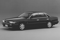 記者が免許を取得して初めて運転したのは、実家の「日産ローレル」だった。実はほった家は、長いこと“日産党”だったのだ。