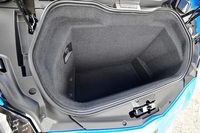 フロントフードの下には140リッターのラゲッジコンパートメントが隠れている。