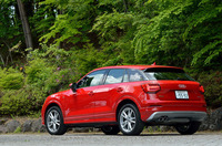 今回の試乗車「Q2ファーストエディション」は、Q2用の主要なオプションがフルに装着された限定車。ドレスアップ用の「S lineパッケージ」や安全装備がセットになった「セーフティパッケージ」も標準で備わる。