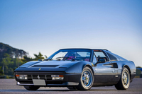 新たに買い換えた、黒い「フェラーリ328GTS」。（写真＝木村博道）