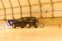 制動距離の計測は、車両の後部に“第5輪”を装着して行った。