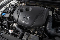 エンジン性能の強化にあたっては、新形状の燃焼室や多段急速燃焼、可変ジオメトリーターボといった新技術を採用している。