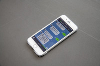 メッセージアプリ「LINE」を通じて「カローラ スポーツ」にふんしたAIとコミュニケーションができる。やり取りの中で指定したドライブの目的地は、車両に乗り込んだ時にはカーナビにセットされている。