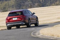 パワーユニットはメルセデスの最新ディーゼルエンジン「OM654M」（最高出力200PS／最大トルク440N・m）。前世代機よりもロングストローク化されたほか、マイルドハイブリッド（同20PS／同208N・m）も搭載されている。