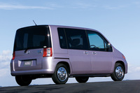 欧州の路面電車をデザインのモチーフにしたという「モビリオ」だが、後の「フリード」のような人気を博すことはなく、このコンセプトは一代限りのものとなってしまった。