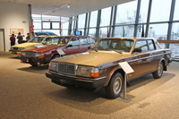 手前が「262C」（1977～1981）。生産はイタリアのベルトーネが担当。6622台が生産された。