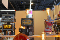 左2点はタクシーメーター、右は列車客室の非常用ブレーキである。