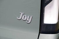 こちらもこだわったという斜体の「Joy」のロゴ。ライバルの真似をせず、独自の路線に挑戦した「N-BOXジョイ」。カスタマーがこれをどう受け止めるかに注目したい。