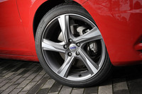 「S60」「V60」の「R-DESIGN」専用5本スポークホイール。