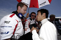 スーパーアグリにとっても厳しいカナダGPだった。20番グリッドからスタートした佐藤琢磨（右）は、早々にMF1の2台を抜いたが、他車との接触による緊急ピットインで後退。14位までポジションをあげたが、最終周の9コーナーでクラッシュしリタイアした。ルマン帰りのフランク・モンタニーは、マシンから白煙をあげ3周で戦列を去った。（写真＝Honda）