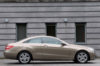 【スペック】E350:全長×全幅×全高＝4705×1785×1395mm／ホイールベース＝2760mm／車重＝1670kg／駆動方式＝FR／3.5リッターV6DOHC24バルブ（272ps/6000rpm、35.7kgm/2400-5000rpm）／価格＝860.0万円（テスト車＝890.0万円／ラグジュアリーパッケージ＝30.0万円）