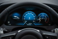 メーター表示は液晶タイプ。画面いっぱいにカーナビの地図を表示することも可能。（写真をクリックすると表示バリエーションが見られます）