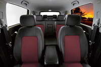 2色シート＆充実装備の「キャプティバ」が登場の画像