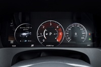 「TFTインストルメントクラスター」のメーター表示には4種類のグラフィックが用意される。「ダイナミック」モードを選択するとタコメーターが中央に配置される。