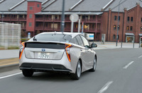 レーザー照射によるボディー接合技術の採用などにより、ボディーのねじり剛性は先代比で約6割アップ。これにより、室内の静粛性や快適性も高まったという。