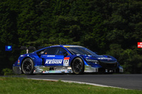 2位でゴールした塚越広大／小暮卓史組のNo.17 KEIHIN NSX CONCEPT-GT。