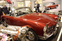 戦後フランスに彗星のごとく現れて消えて行ったブランド「ファセル・ヴェガ」のクラブはファセリアを展示。