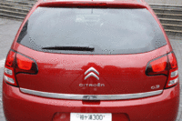 荷室容量は、5名乗車時で、Bセグメントのライバルたちをリードするという300リッターを確保する。
写真をクリックするとシートの倒れるさまが見られます