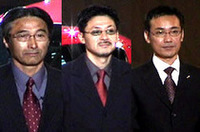 
	左から、
	第3プラットフォーム・プログラム開発推進室 片渕昇 主査
	アドバンスデザインスタジオ 前田育男 チーフデザイナー
	第2エンジン開発部 RE設計グループ 田島誠司氏
	 