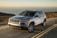 「ジープ・チェロキー」（写真は北米仕様車）
    