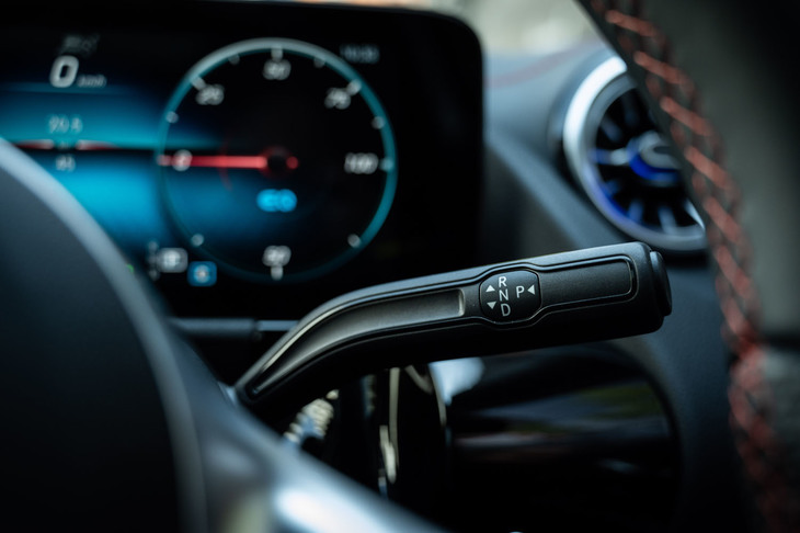 メルセデス・ベンツEQA250（シフトセレクター）