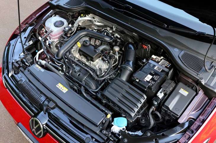 フォルクスワーゲン・ゴルフeTSIアクティブ（1リッター直3ターボエンジン）