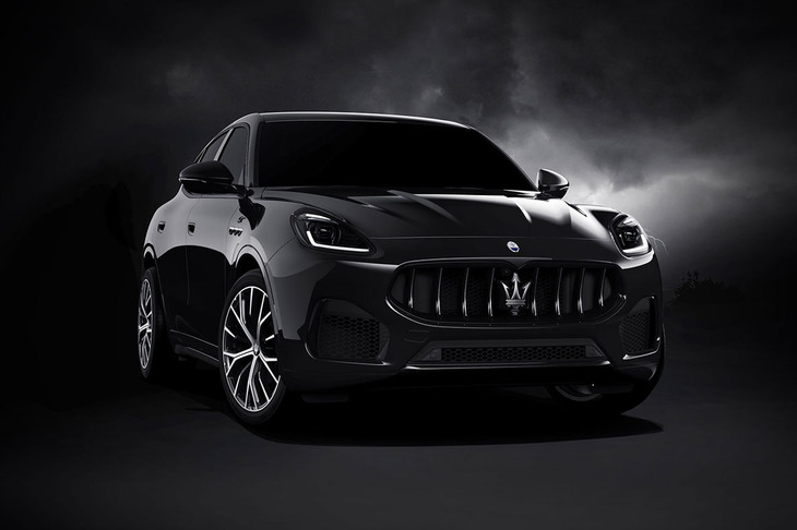 「マセラティ・グレカーレGTオルトレ」。写真のボディーカラーは限定15台の「ネロテンペスタ」。