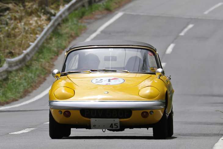 エントリーリストにあった「ディーノ246GT」に代えて「ロータス・エランDHC S3」で参加したカーナンバー24。初日のレギュラリティーラリーで見事優勝した。