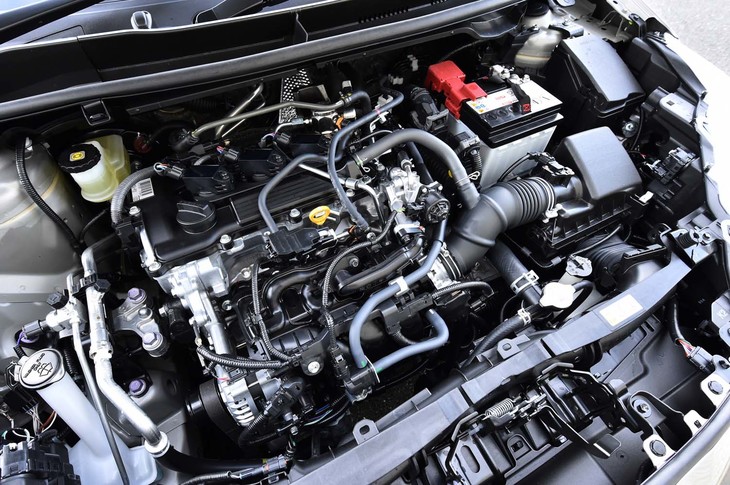 新開発の自然吸気型1.5リッター直噴直3ユニット「ダイナミックフォースエンジン」。優れたエネルギー効率が追求されているのはもちろん、搭載重量のバランスを左右でそろえるなどして走行安定性の向上が図られている。