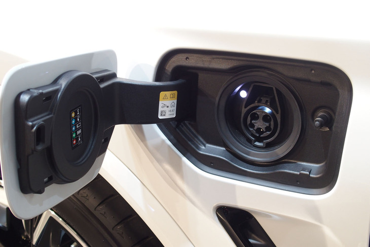 BMW iX3（普通充電用の給電口）