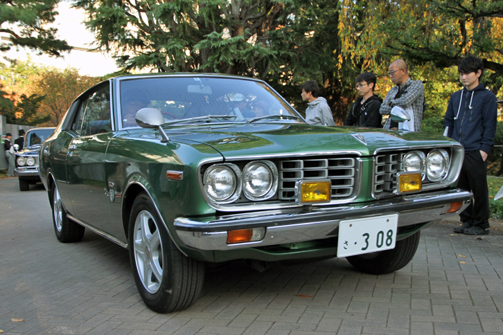 「トヨペット・コロナ マークIIハードトップLG」。2リッター直6エンジンを積んだ2代目マークIIの、高級グレードの後期型。