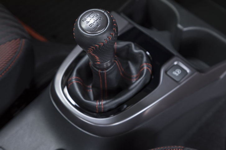 今回テストした「RS Honda SENSING」は6段MTモデル。2ペダルを好む向きにはCVT仕様も用意されている。